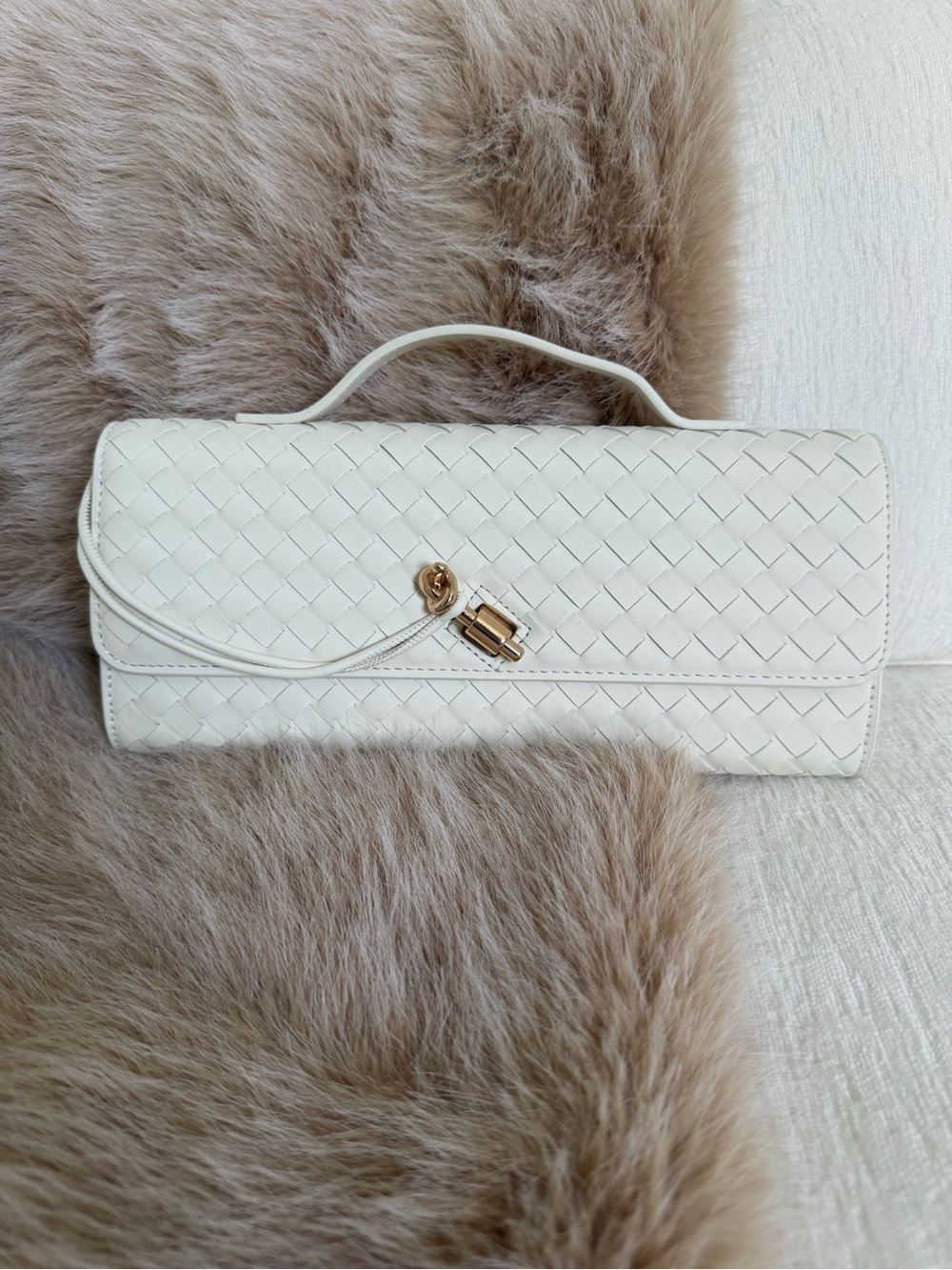 Looks like bottega veneta bag white